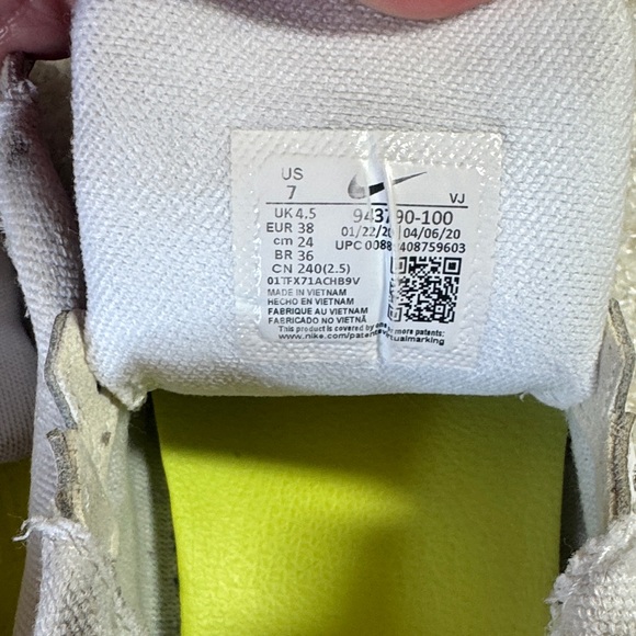 Nike Women's Cheer Shoes White and Gray Athletic Shoes - Picture 5 of 8